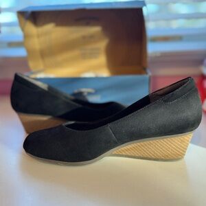 Dr. Scholl's Black and Tan Wedges
